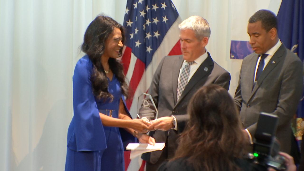 News10NBC’s Deanna Dewberry receives Human Service Worker Lifetime Achievement Award — WHEC News10NBC (Rochester)